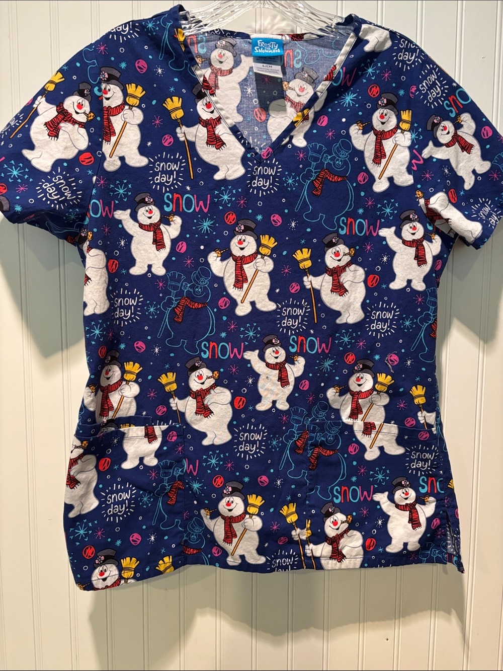 Women’s Frosty The Snowman V Neck 100% Cotton Scrub Top Sz S